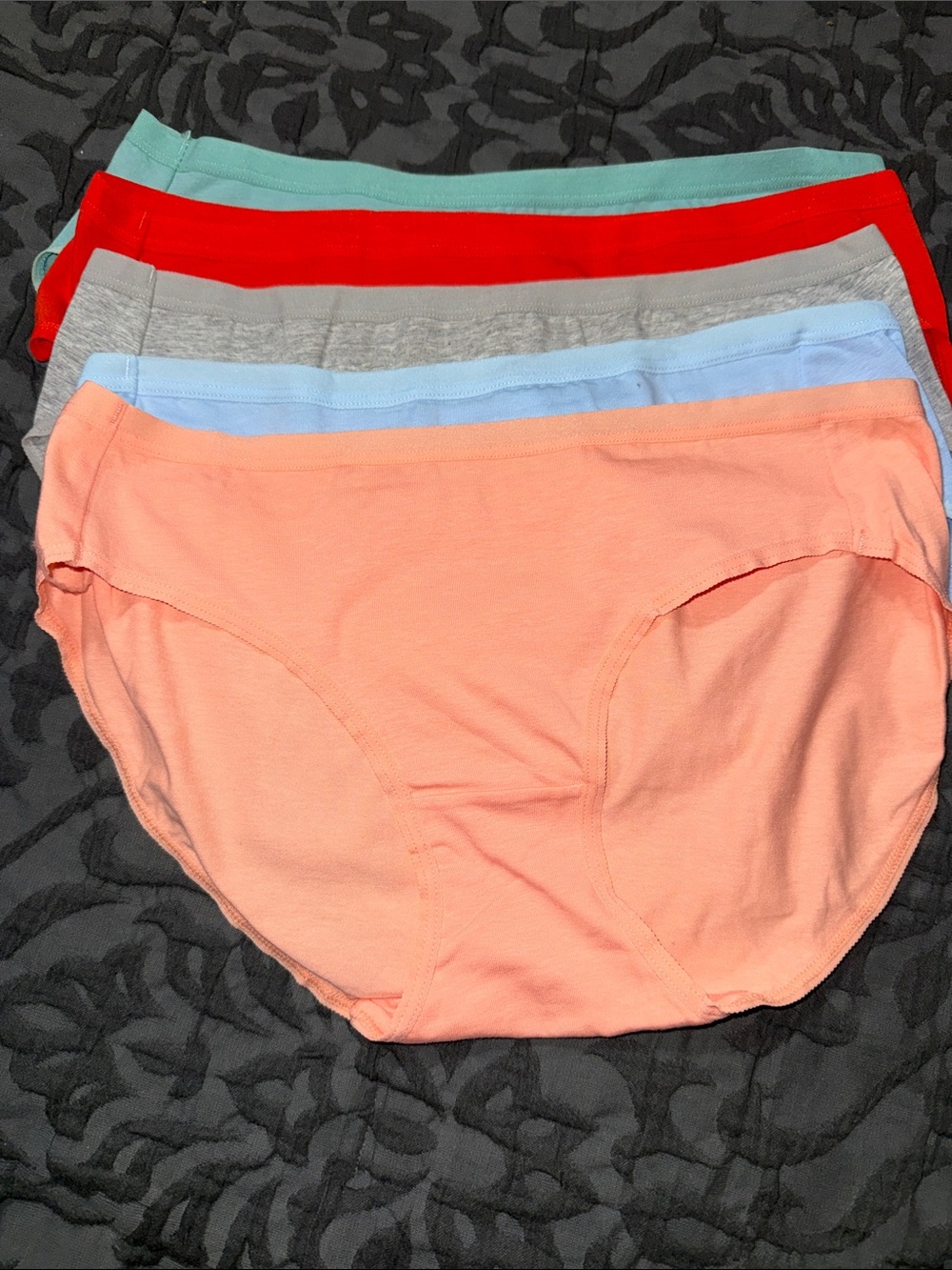 5 pack of women’s size medium panties multicolor new without box